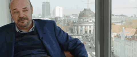 Exklusives, englisches Interview mit Martin Armstrong. Er spricht über seine Zeit hinter Gittern und warum er auch im Gefängnis ein gefragter Mann war.