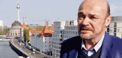 Martin Armstrong beantwortet in diesem englischen Interview Leserfragen. Er spricht unter anderem über elektronische Währung, die Zukunft der Eurozone, die Zyklen seines ECM-Models und was er jungen Leuten empfehlen würde.